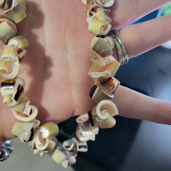 Jewelmint Shell necklace - Picture 2 of 2